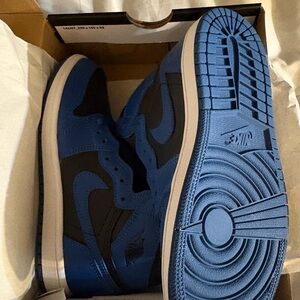 Jordan Men's Black and Blue Sneakers
